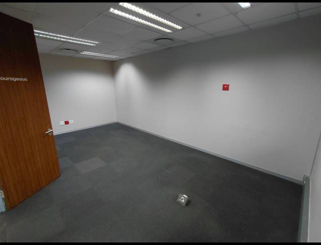 1,960M² OFFICE TO LET IN WOODMEAD